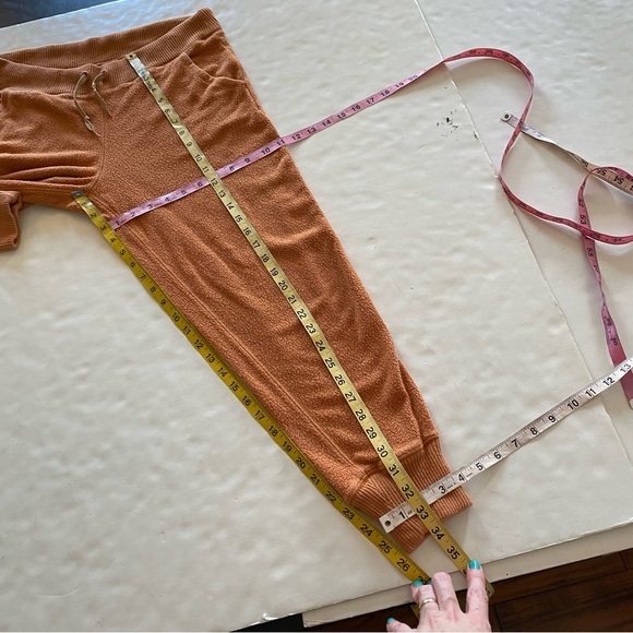Aerie Fuzzy Jogger Pants Womens Size Small Rust Orange Pockets Ankle Crop - Picture 6 of 12
